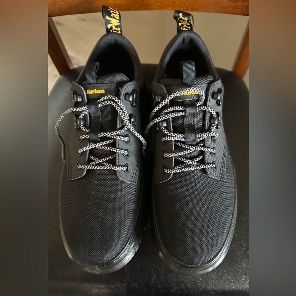 Dr. Martens Tarik Lo Extra Tough low Top.